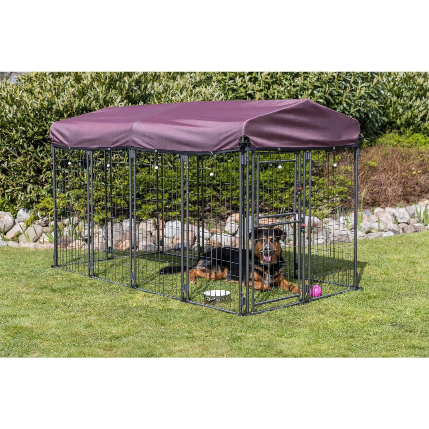 TRIXIE Deluxe Outdoor Dog Kennel With Cover, XX-Large, Black/Burgundy - Image 3